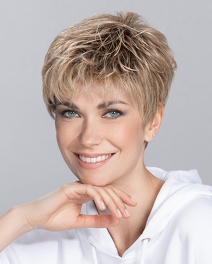 Damska peruka z włosów syntetycznych termoodporna piaskowy ciemny blond YOKO # darksand/rooted