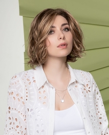 Peruka z włosów syntetycznych beżowo piaskowy blond NOLA MONO PART # bahamabeige/shad