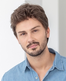 Peruka męska syntetyczna średni brąz z efektem naturalnej siwizny JUSTIN # M34s