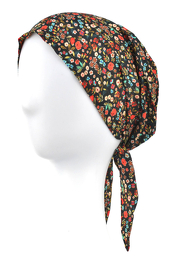 Turban czarny w kwiaty z lekkiego materiału posiadający krótkie troczki do zawiązania z tyłu głowy DAISY # T-11*